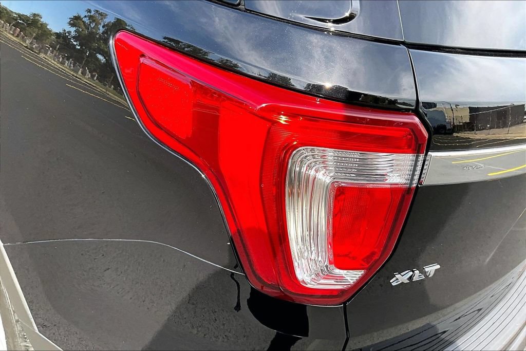 Used 2019 Ford Explorer XLT w/ Equipment Group 202A AWD/4WD image 30