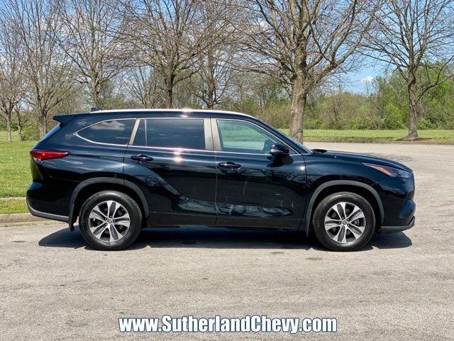 Used 2023 Toyota Highlander XLE image 8