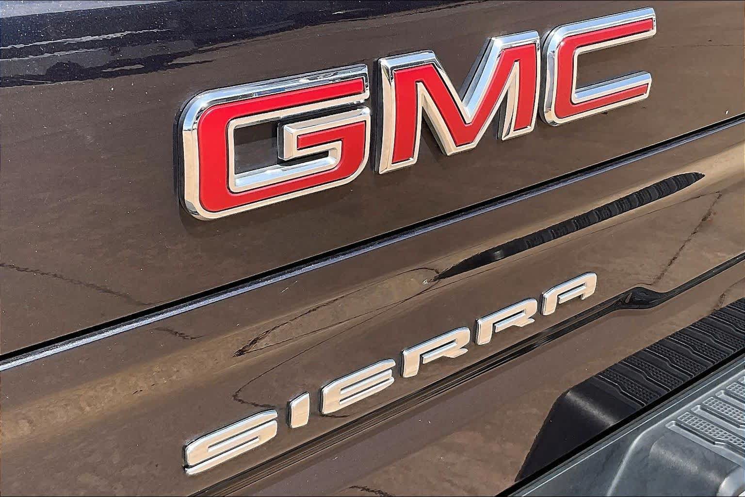 Used 2022 GMC Sierra 1500 SLT w/ SLT Premium Plus Package AWD/4WD image 31