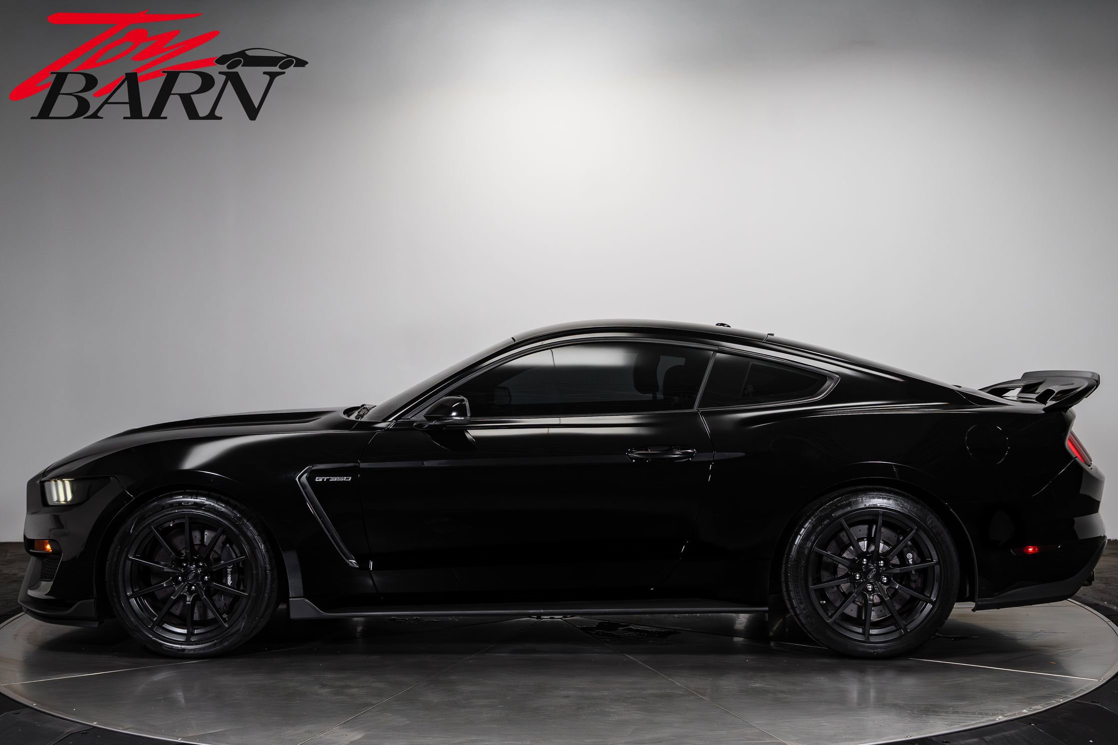 Used 2016 Ford Mustang Shelby GT350 w/ Technology Package RWD video 2