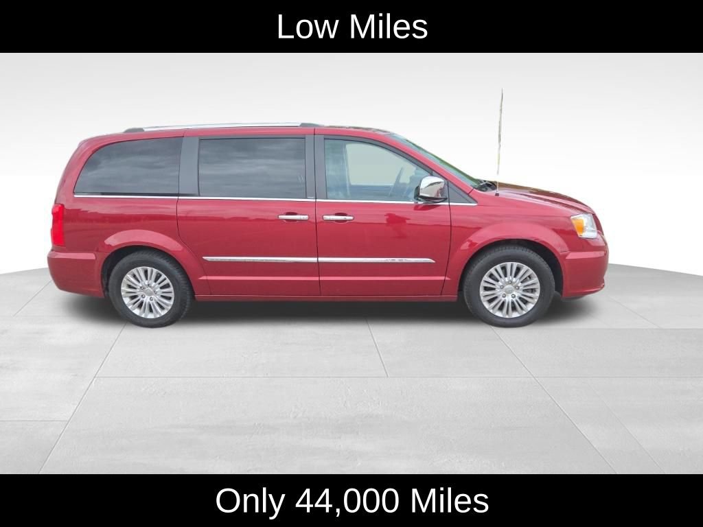 Used 2012 Chrysler Town & Country Limited w/ Luxury Group FWD video 2
