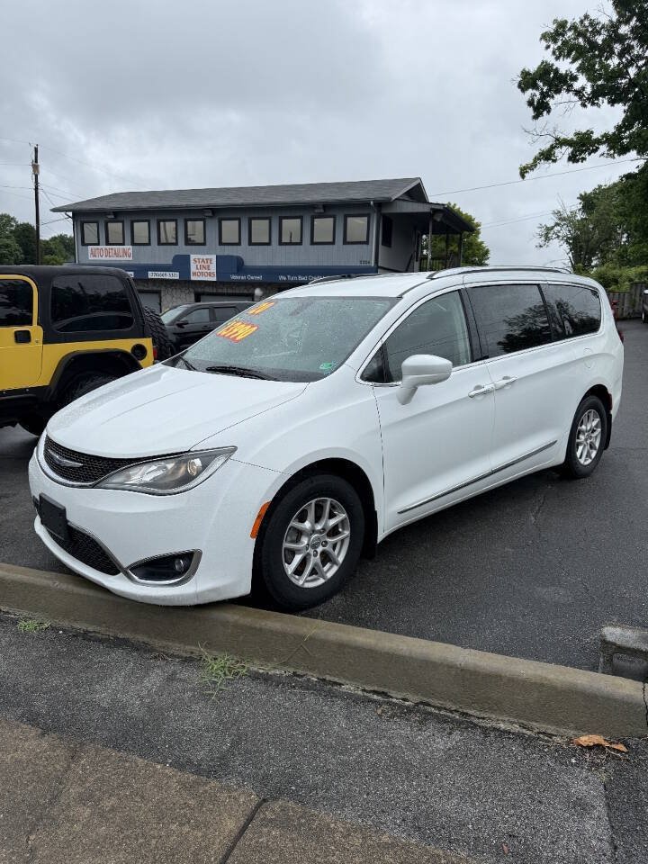 Used 2020 Chrysler Pacifica Touring-L FWD image 1