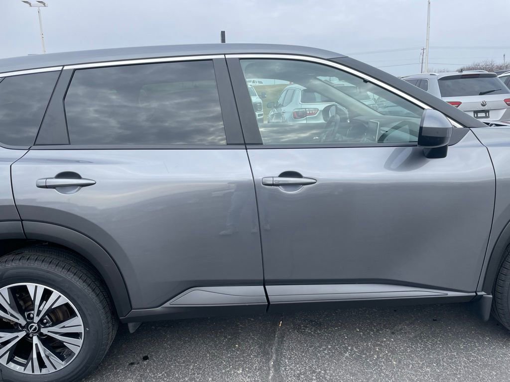 Used 2023 Nissan Rogue SV image 28