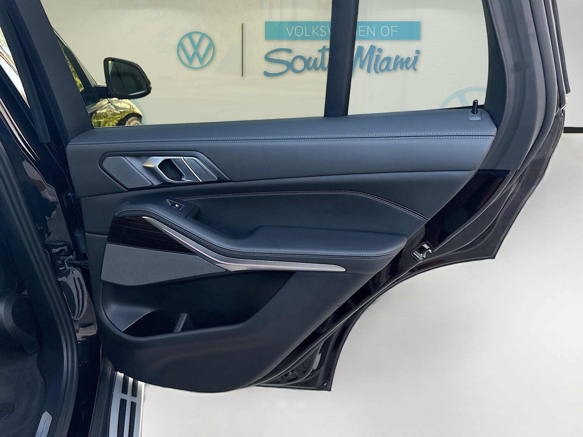 Used 2024 BMW X5 xDrive50e w/ Premium Package image 32