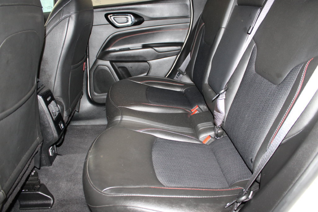 Used 2025 Jeep Compass Trailhawk AWD/4WD image 21