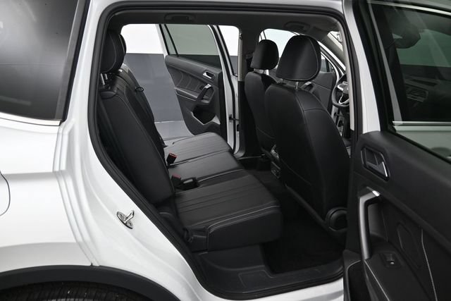 Used 2023 Volkswagen Tiguan SE FWD image 32