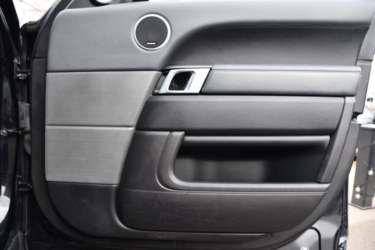 Used 2015 Land Rover Range Rover Sport SE image 17