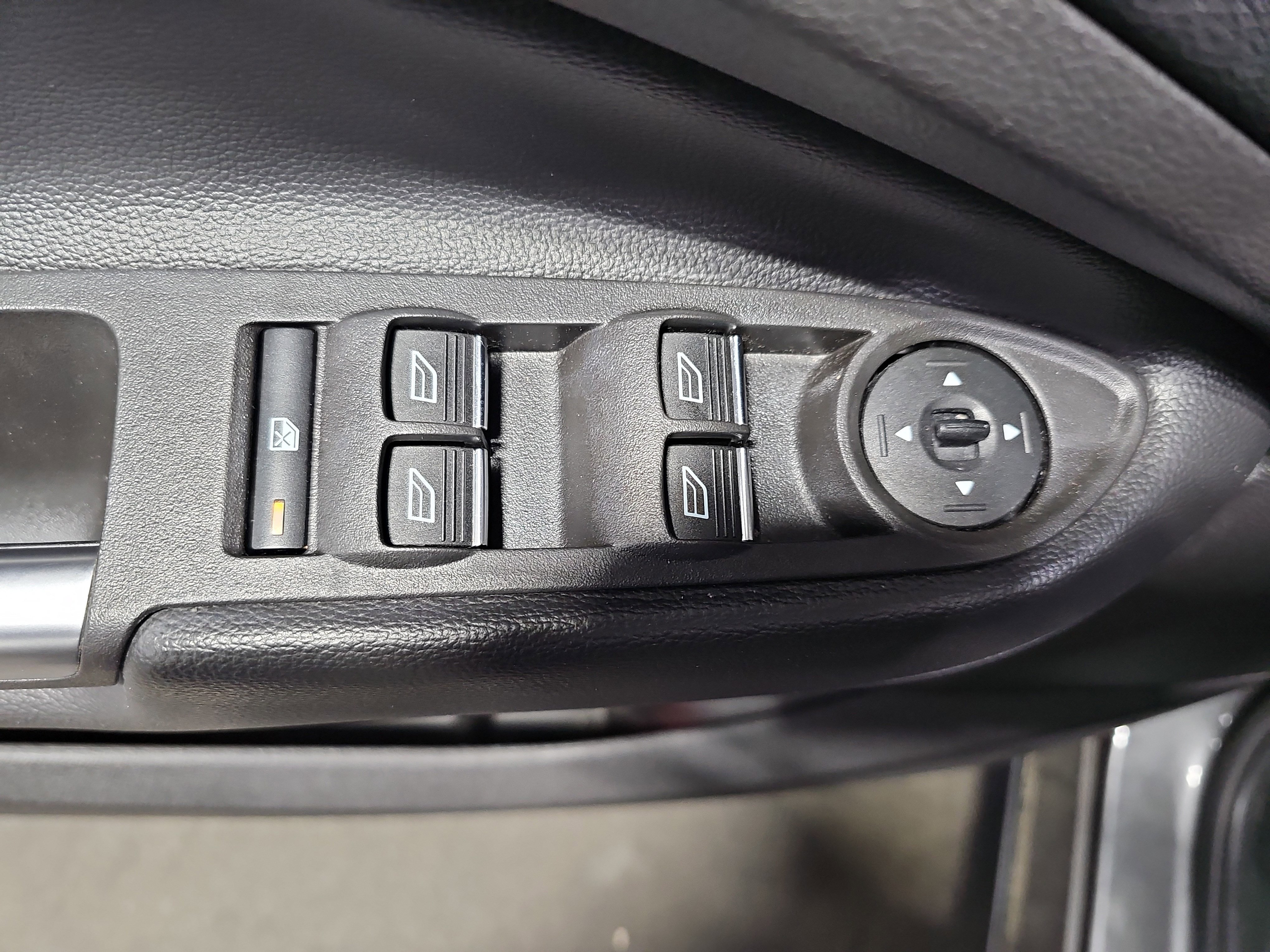 Used 2018 Ford Escape Titanium w/ Ford Safe & Smart Package AWD/4WD image 30