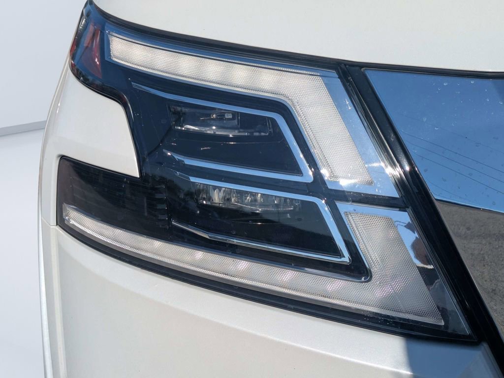 Used 2023 Nissan Armada Platinum w/ Captain's Chairs Package AWD/4WD image 9