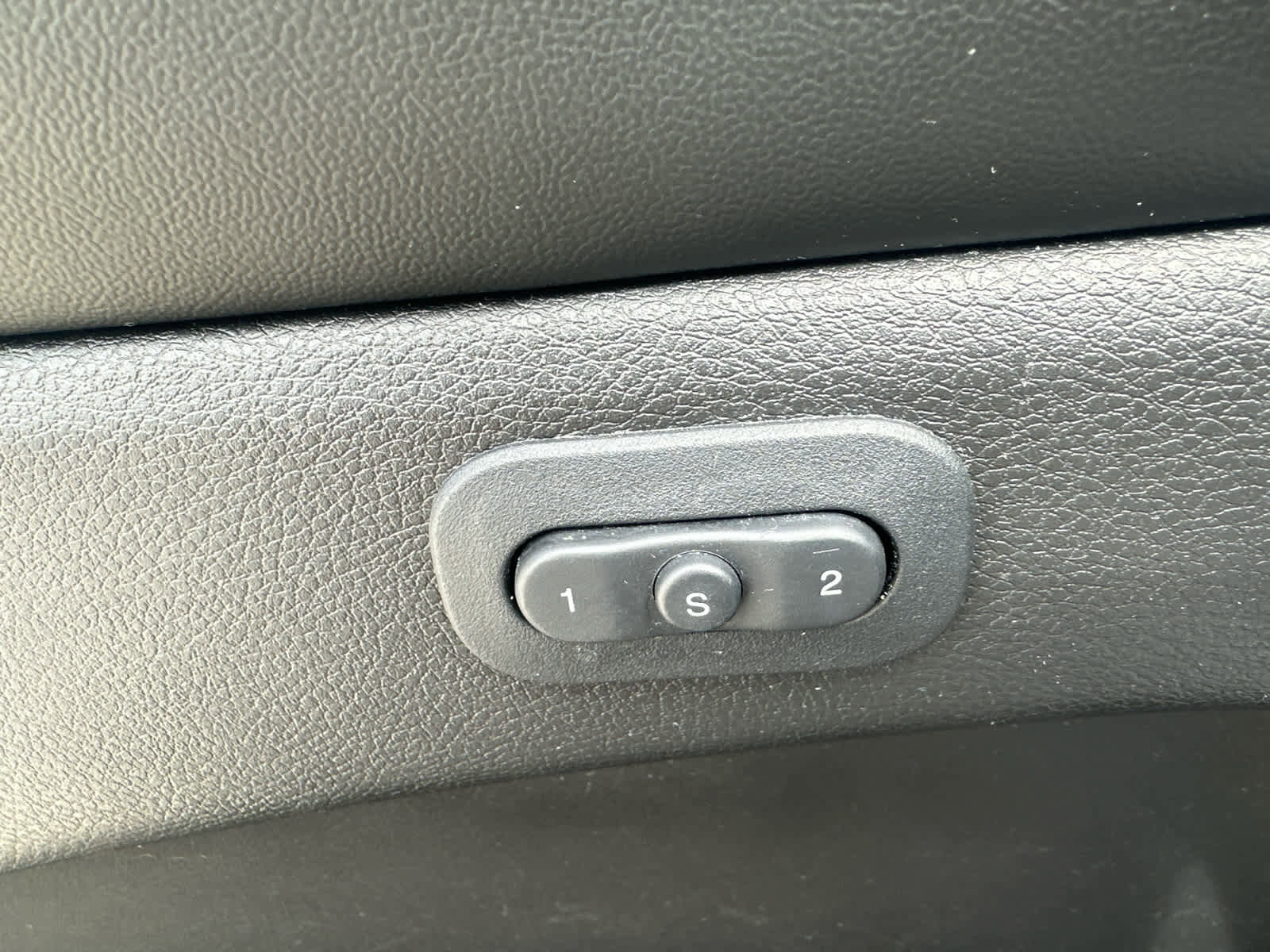 Used 2019 Jeep Grand Cherokee Limited image 28