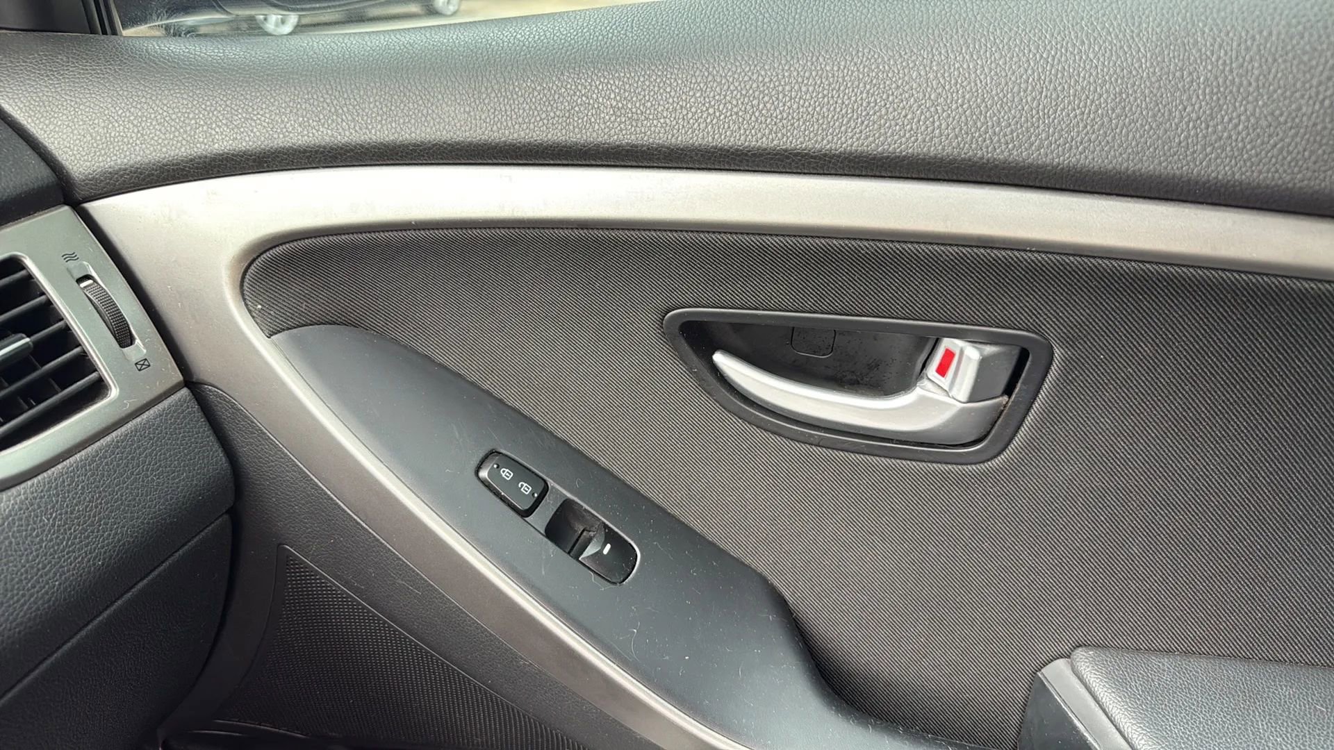 Used 2017 Hyundai Elantra GT FWD image 38