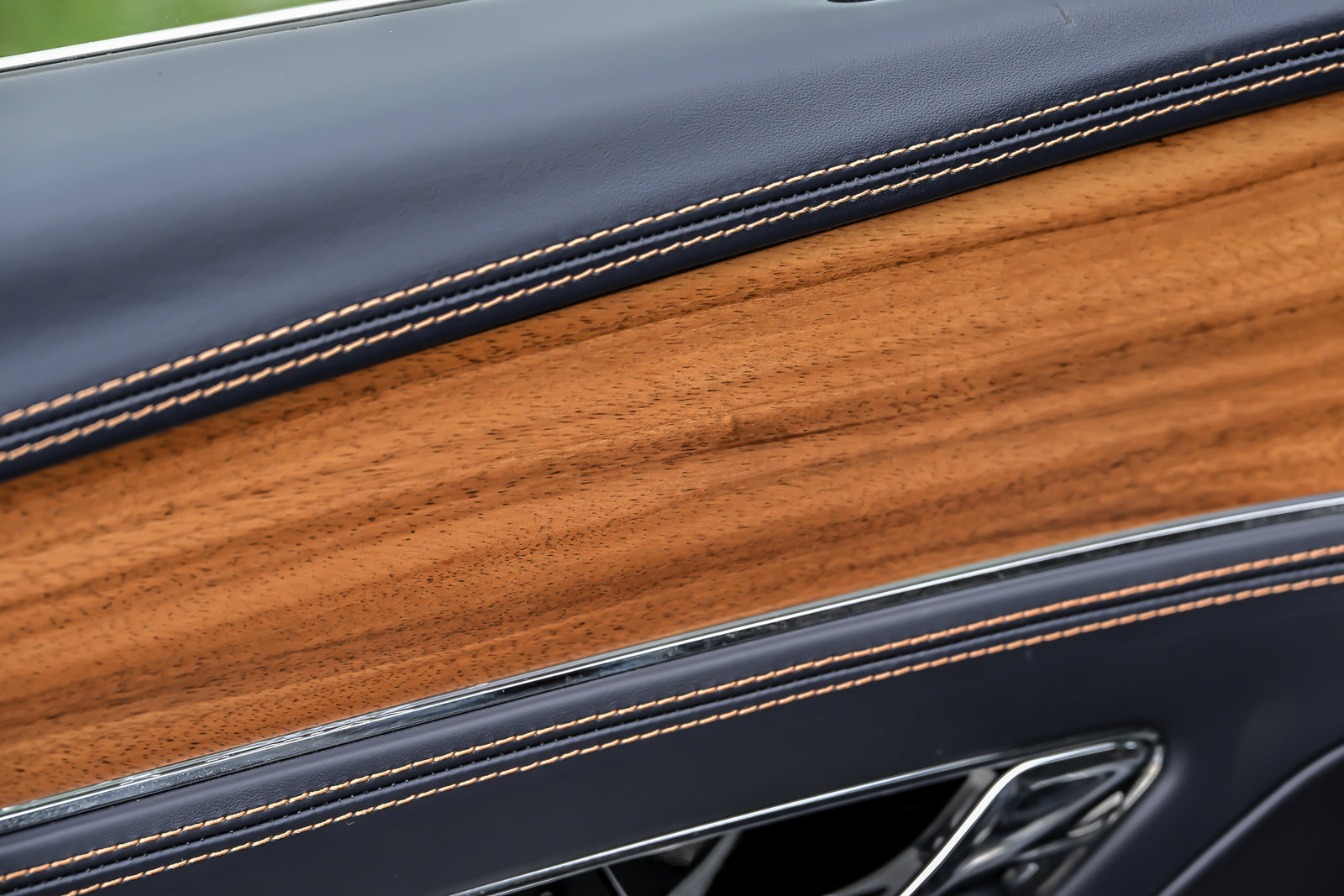 Certified 2023 Bentley Flying Spur Plug-In Hybrid AWD/4WD image 16