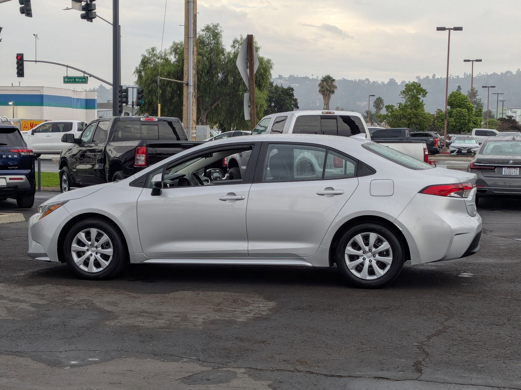 Used 2024 Toyota Corolla LE image 4
