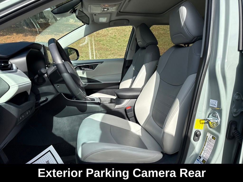 Used 2021 Toyota RAV4 XLE Premium image 11