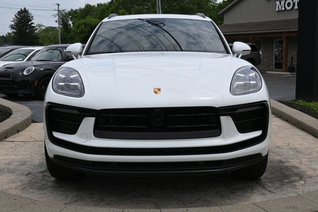 Used 2026 Porsche Macan AWD/4WD image 2
