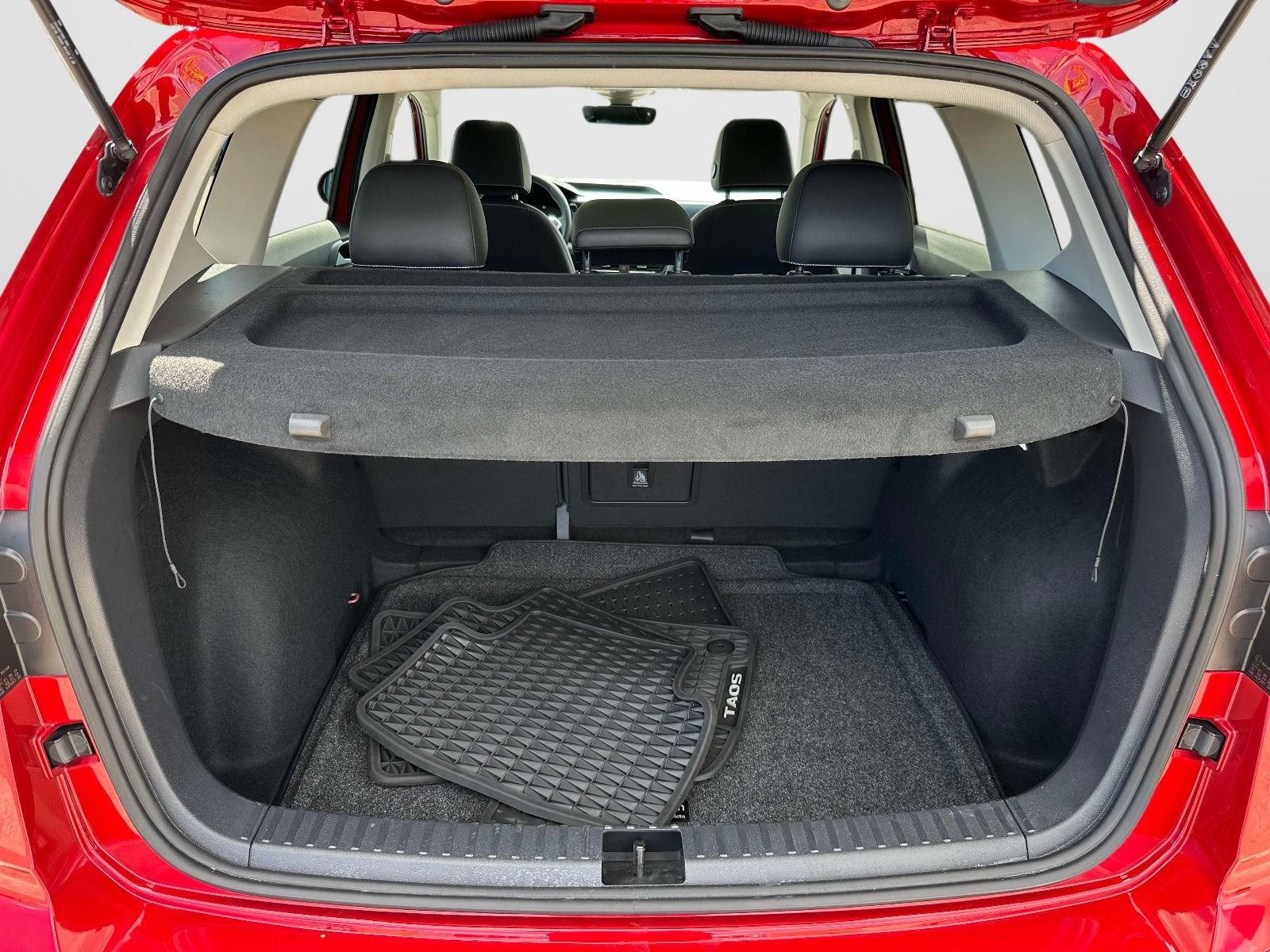 Certified 2024 Volkswagen Taos SE FWD image 12
