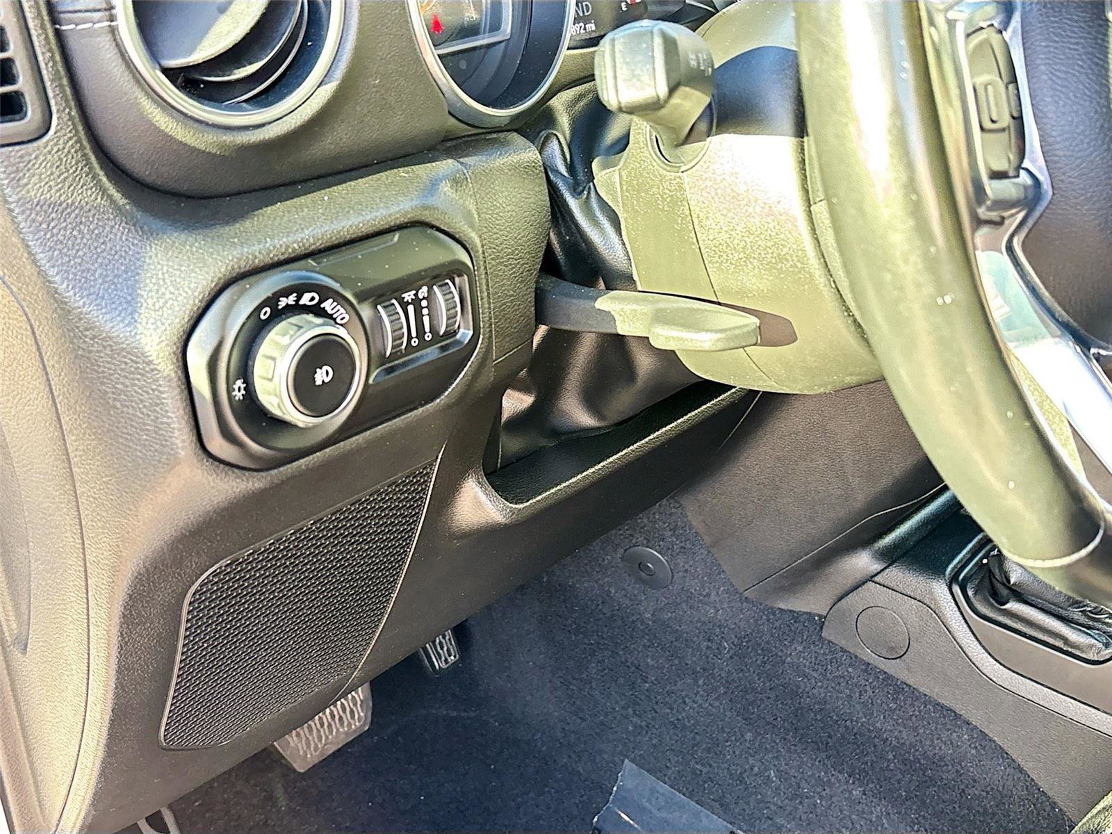 Used 2022 Jeep Wrangler Unlimited Sahara w/ LED Lighting Group AWD/4WD image 10