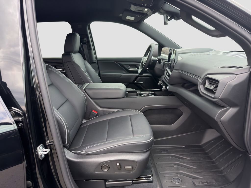 Used 2025 Chevrolet Silverado EV LT image 28