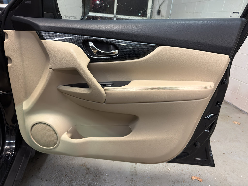 Used 2014 Nissan Rogue SL w/ SL Premium Package image 22