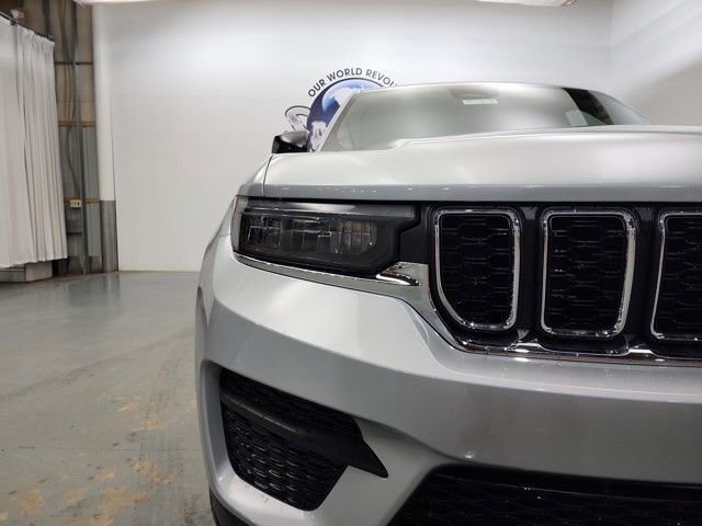 New 2025 Jeep Grand Cherokee Laredo X w/ Luxury Tech Group I image 37