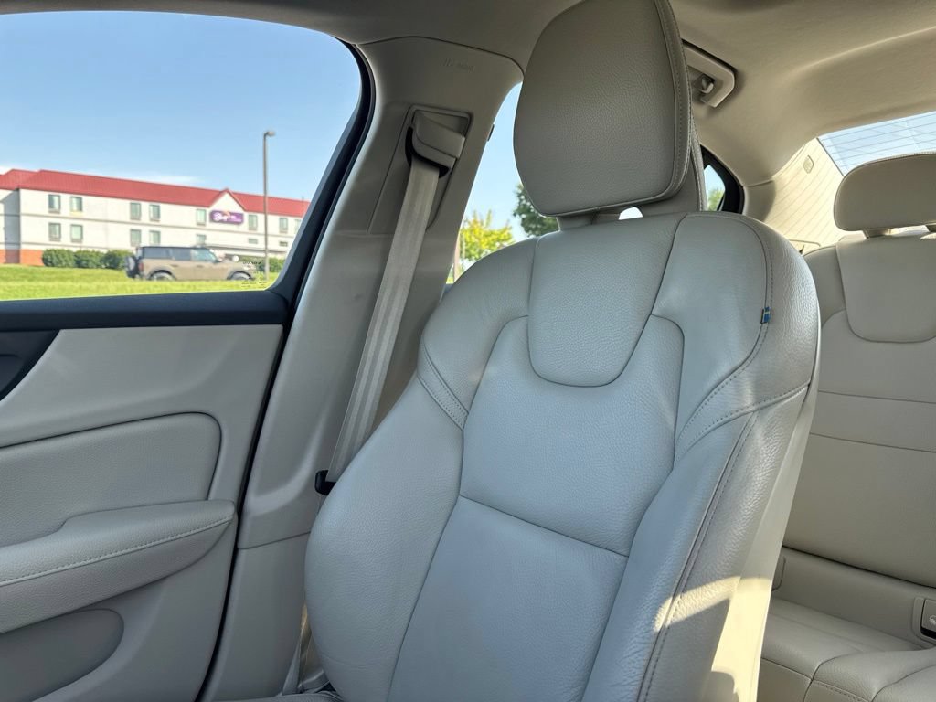 Used 2021 Volvo S60 T5 Momentum w/ Premium Package FWD image 20