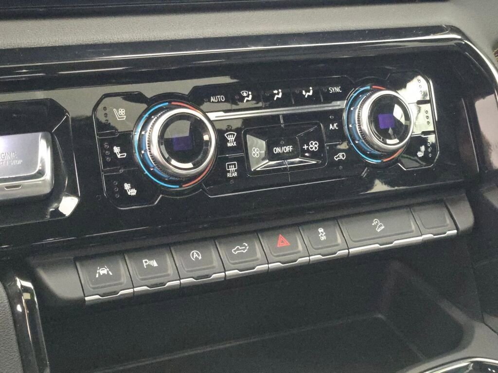 Used 2025 GMC Sierra 1500 AT4 w/ AT4 Premium Package image 34