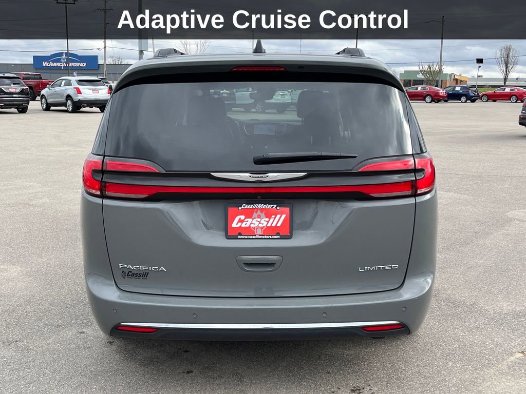 Used 2023 Chrysler Pacifica Limited image 2