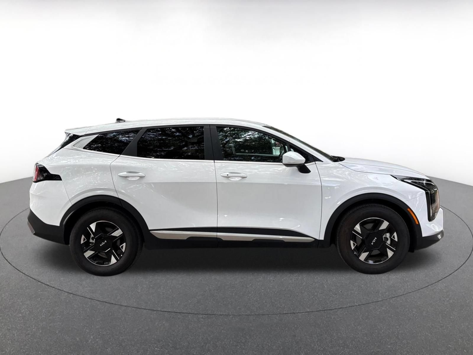 Used 2026 Kia Sportage LX FWD image 8