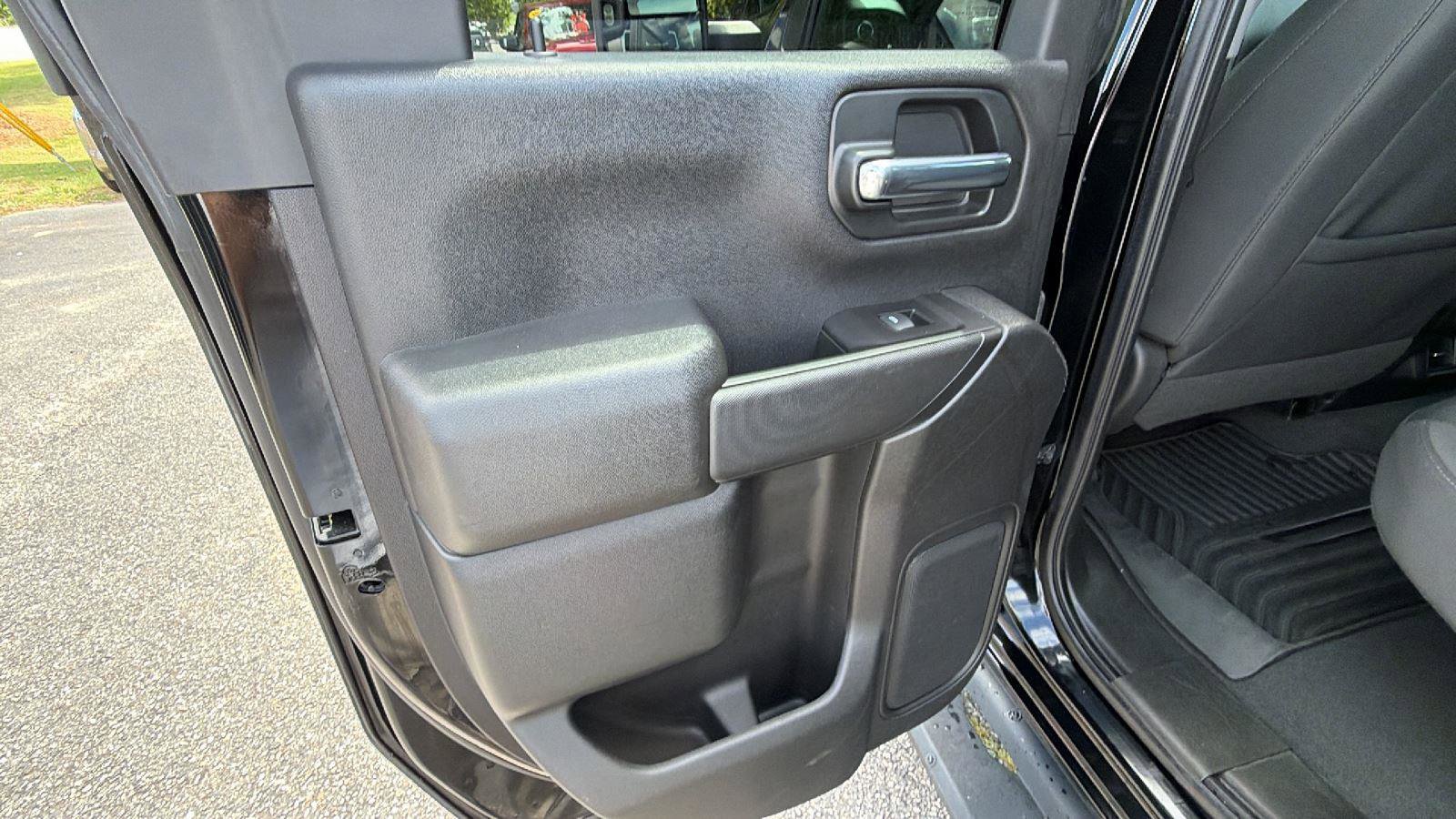 Used 2022 Chevrolet Silverado 2500 Custom w/ Custom Value Package AWD/4WD image 19