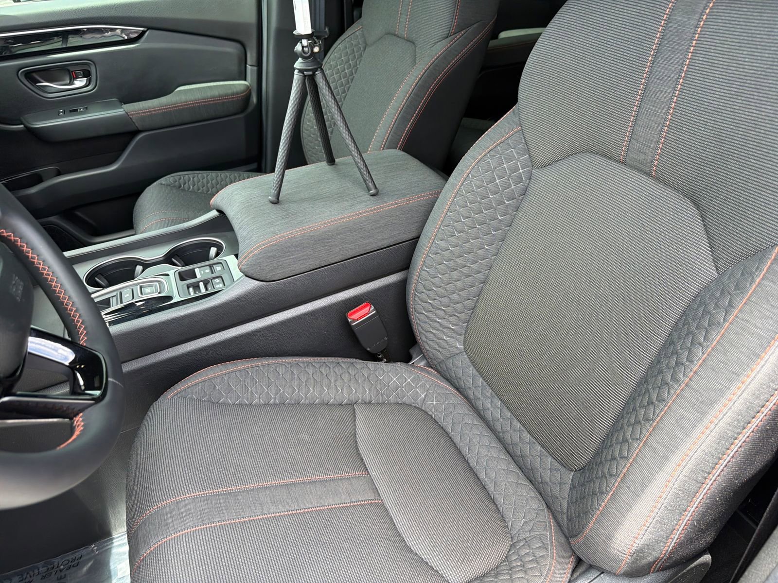 Used 2025 Honda Pilot Sport image 31