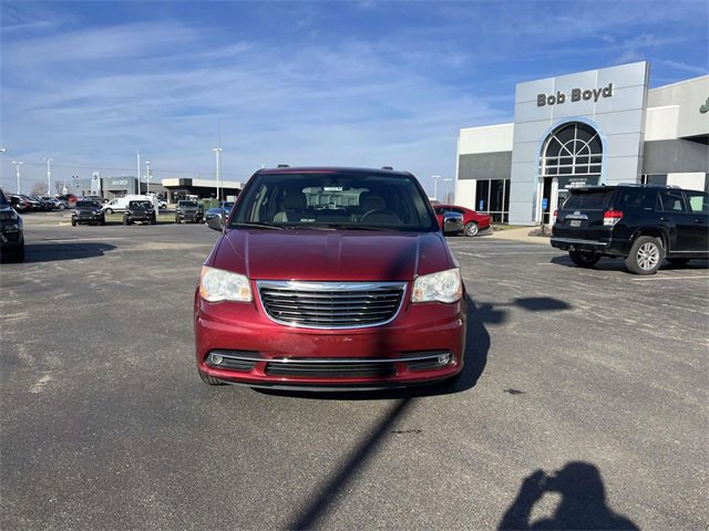 Used 2013 Chrysler Town & Country Touring-L w/ Driver Convenience Group image 2