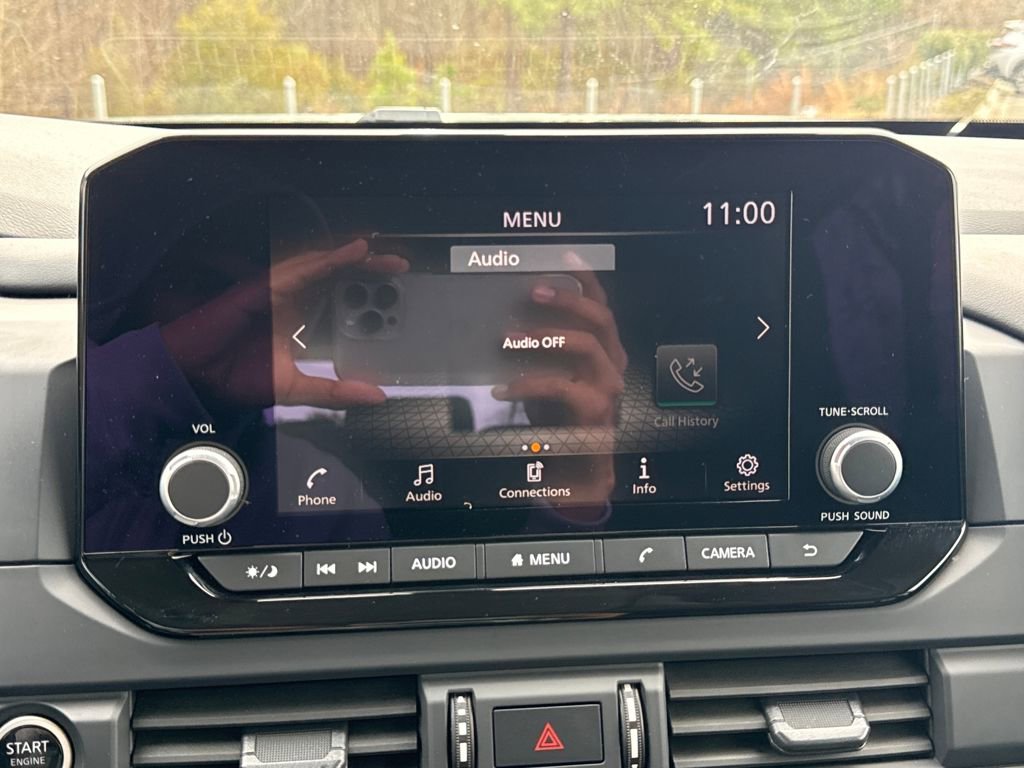 Used 2024 Nissan Pathfinder S image 19