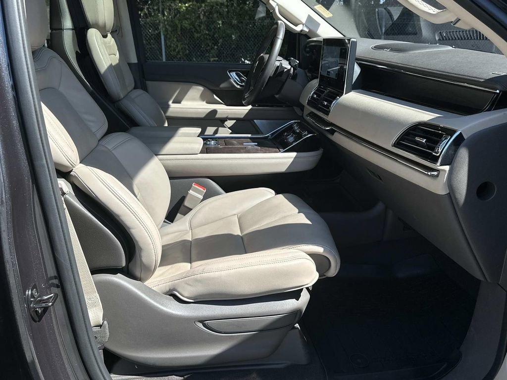 Certified 2024 Lincoln Navigator Reserve image 13