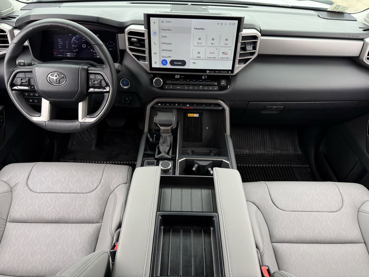 Used 2024 Toyota Tundra Limited AWD/4WD image 10