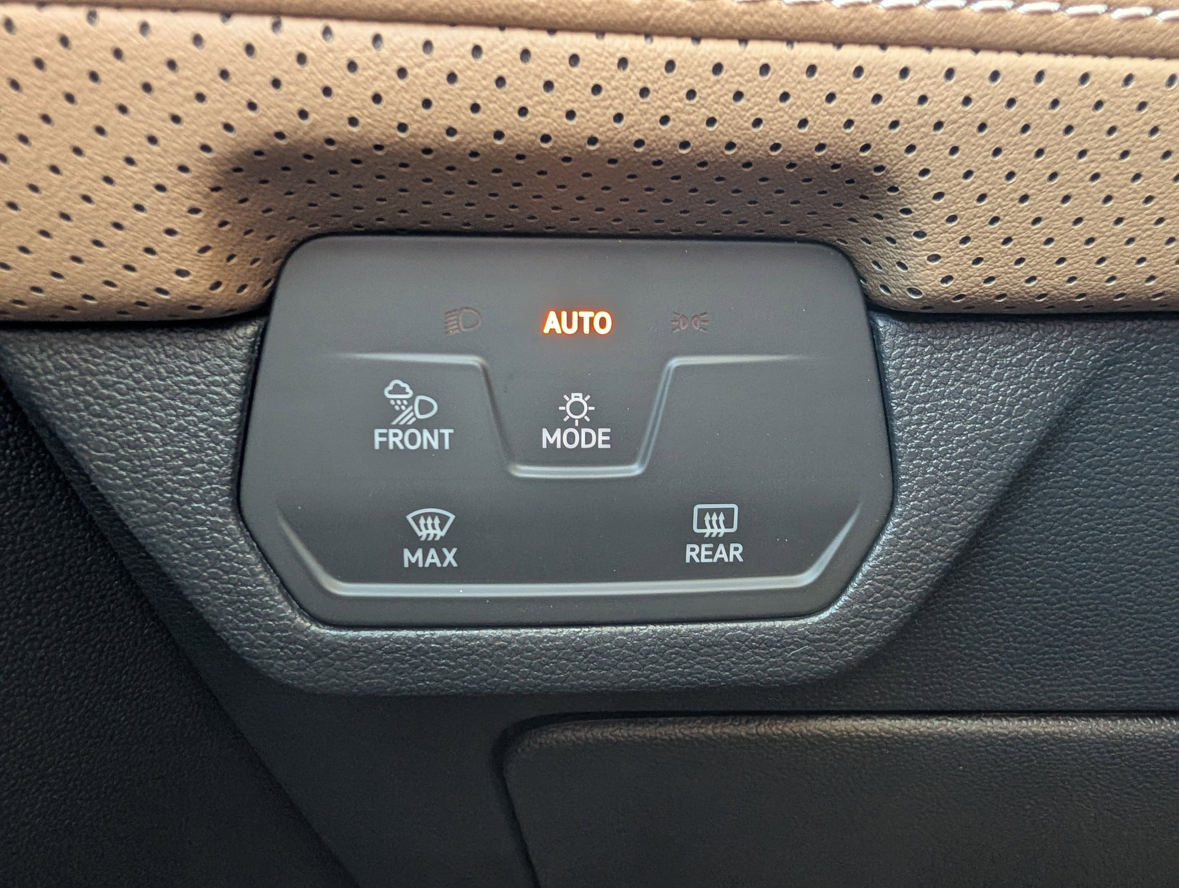 Certified 2025 Volkswagen Atlas Cross Sport SE image 19