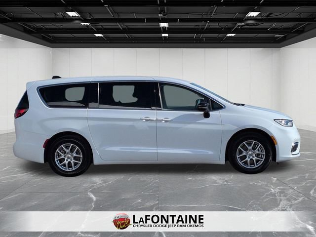 Used 2024 Chrysler Pacifica Touring-L image 6