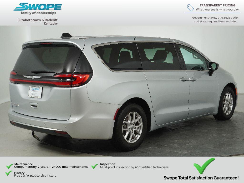 Used 2024 Chrysler Pacifica Touring-L FWD image 3