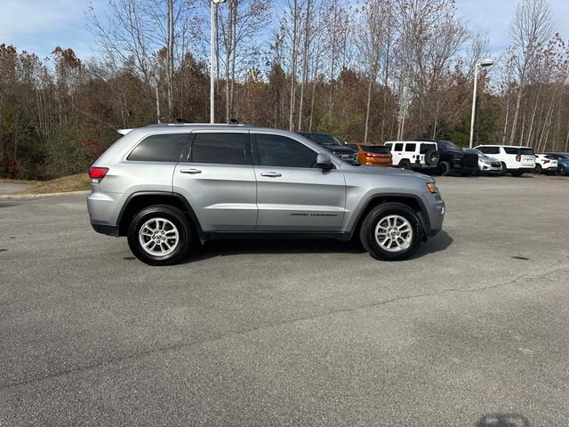 Used 2020 Jeep Grand Cherokee Laredo image 3
