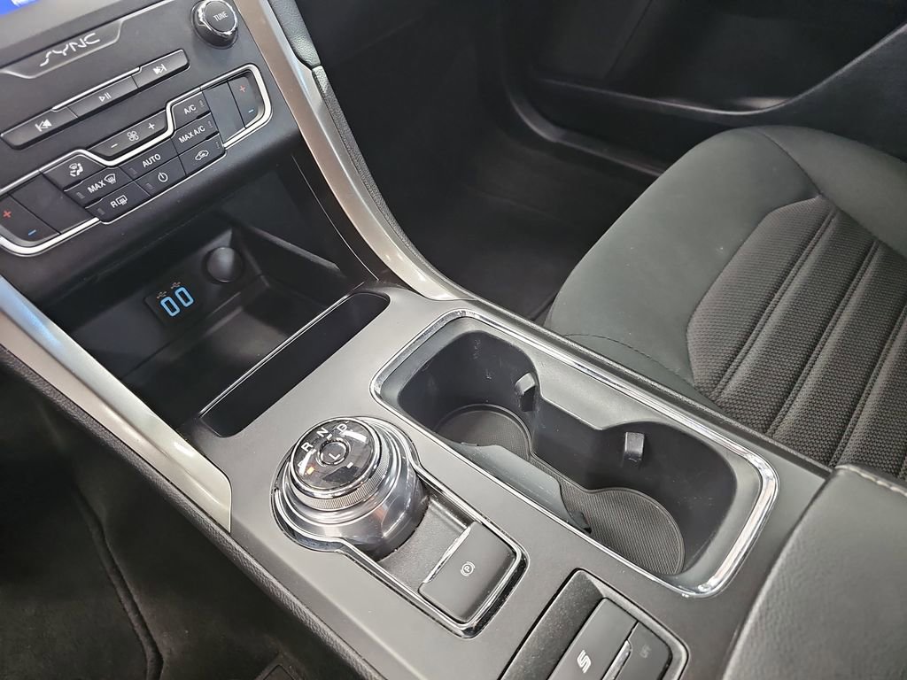 Used 2020 Ford Fusion SE FWD image 22