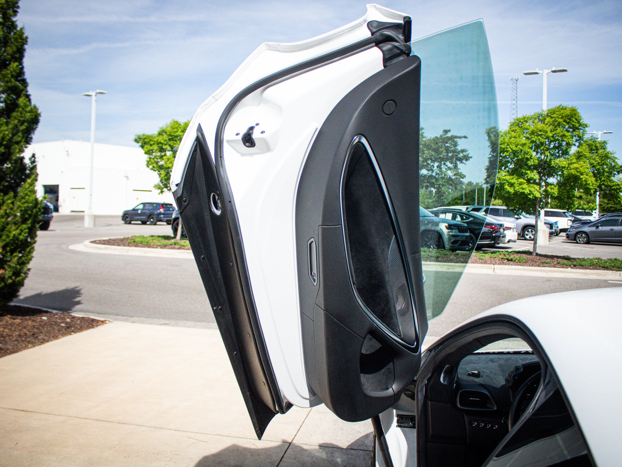 Used 2025 McLaren Artura RWD image 14
