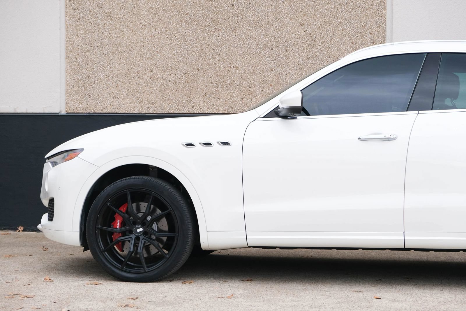 Used 2017 Maserati Levante S AWD/4WD image 7