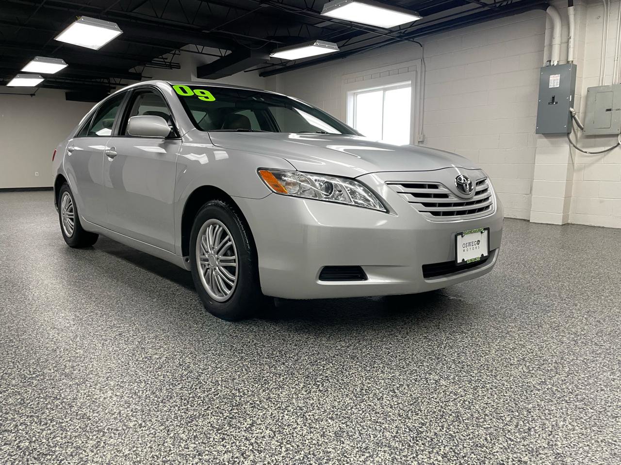 Used 2009 Toyota Camry LE FWD image 3