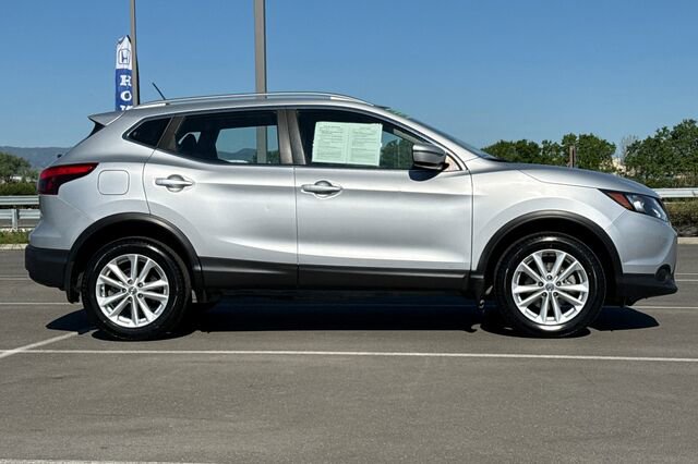 Used 2017 Nissan Rogue Sport SV image 3