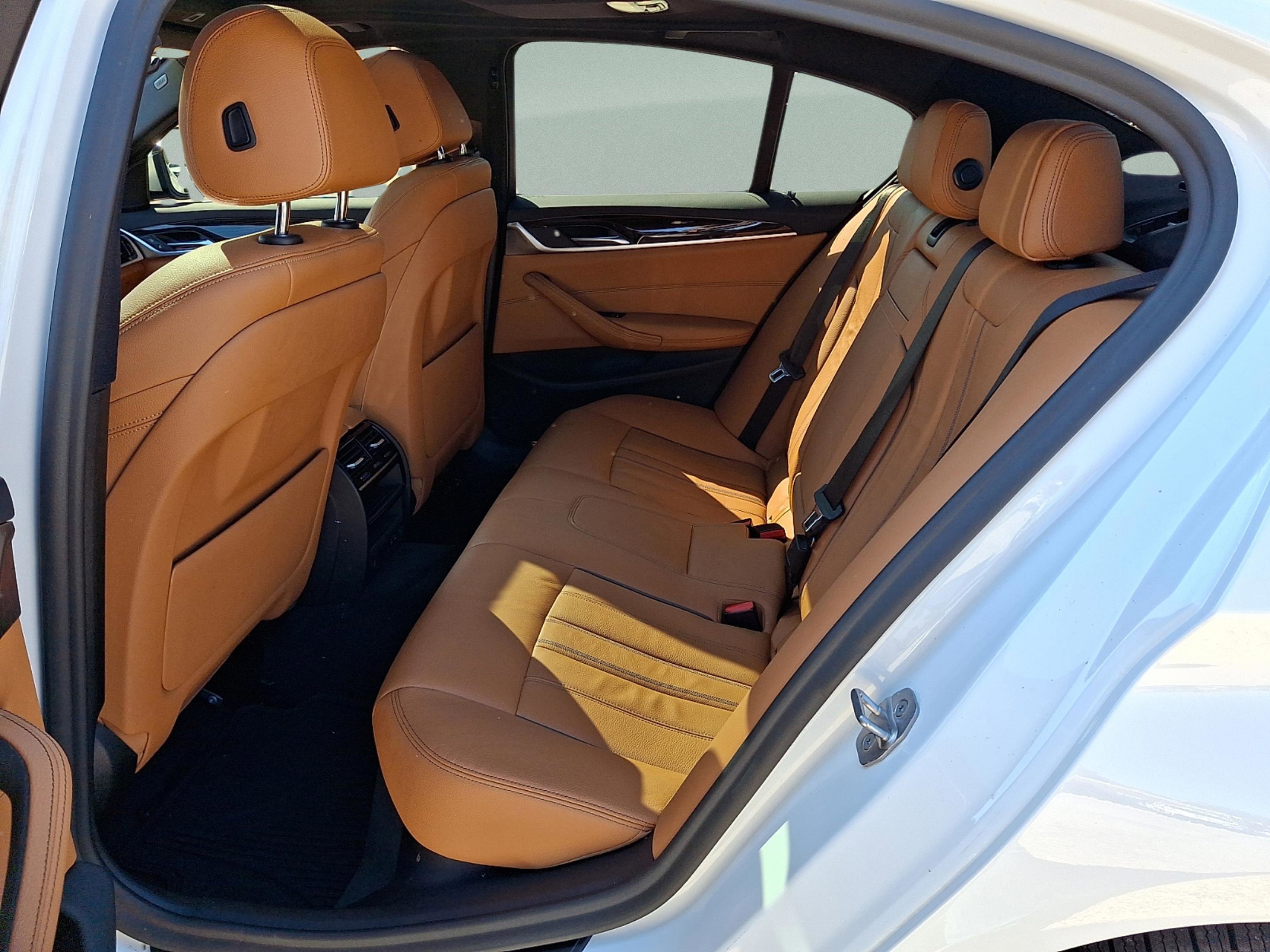 Used 2020 BMW 530i xDrive w/ Premium Package image 10