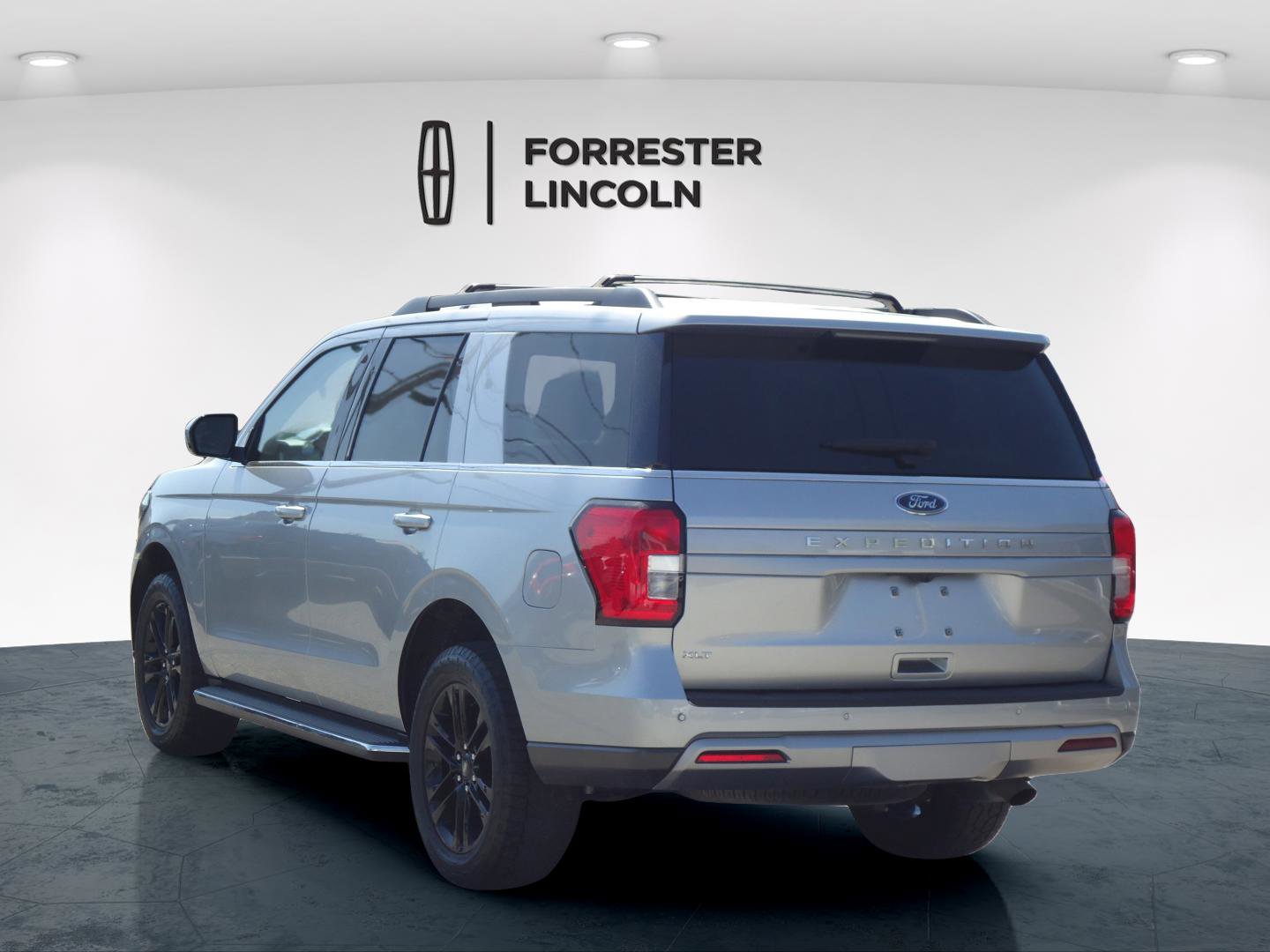 Used 2022 Ford Expedition XLT AWD/4WD image 5