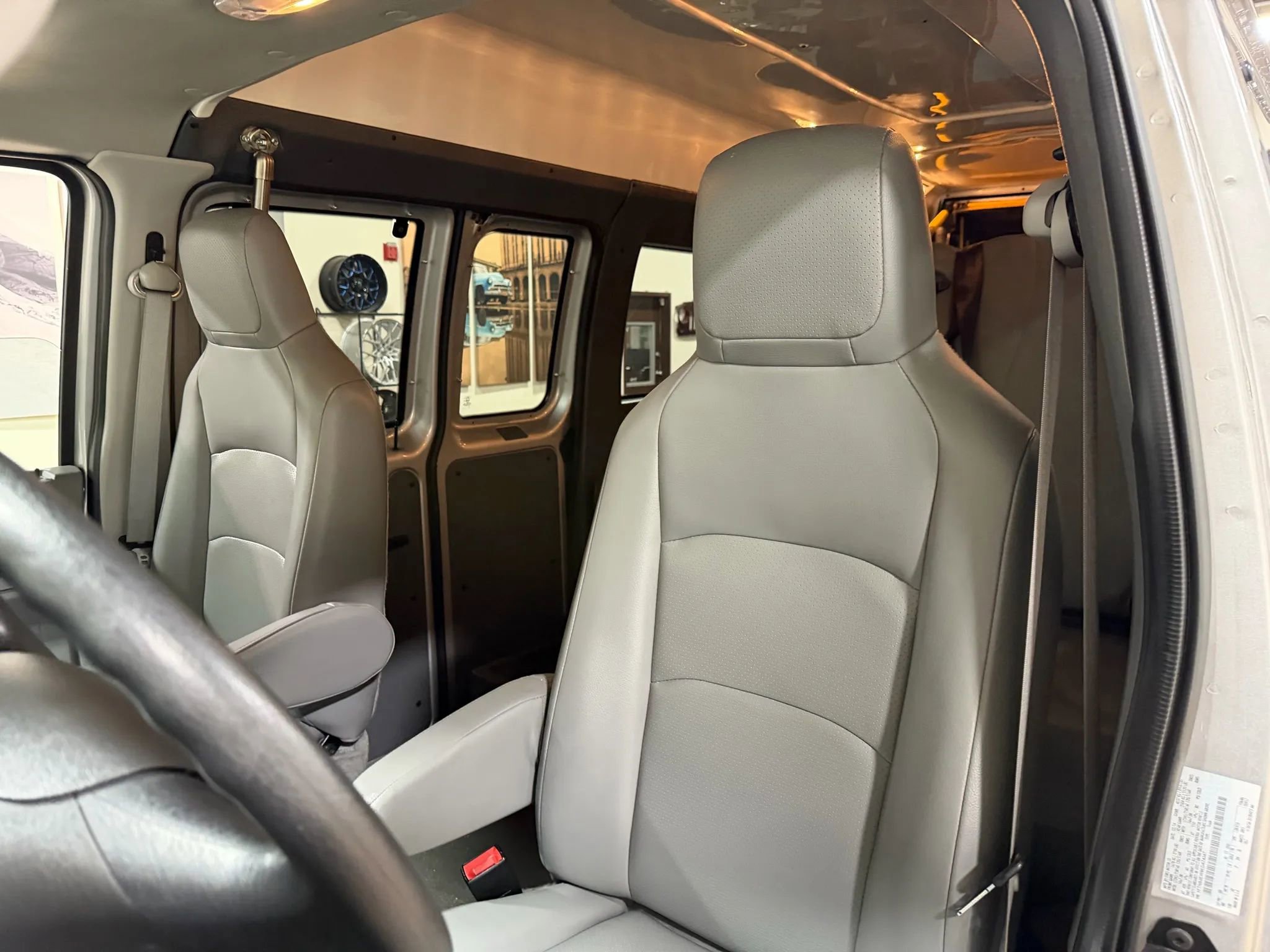 Used 2014 Ford E-250 and Econoline 250 Extended w/ Power Group image 39