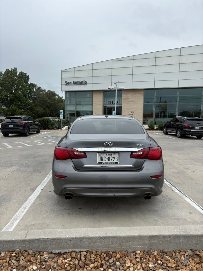 Used 2017 INFINITI Q70 L 3.7 RWD image 6