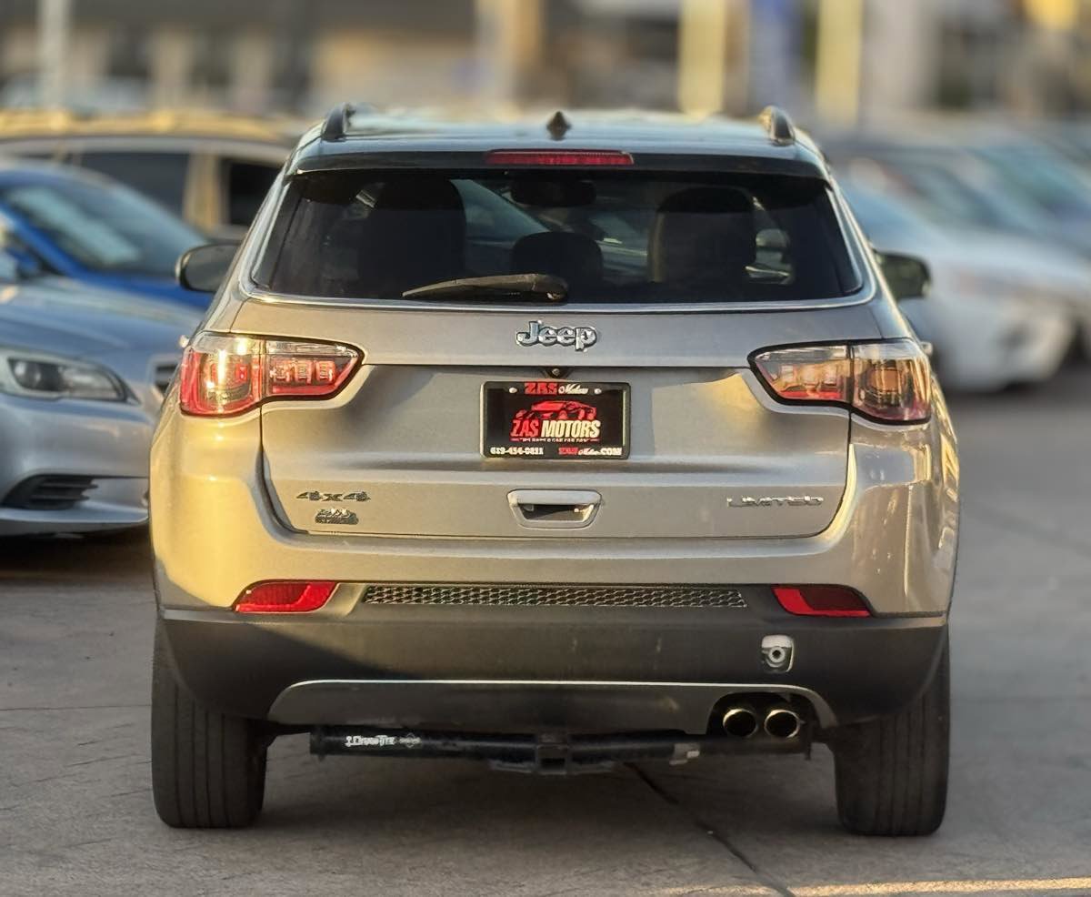 Used 2019 Jeep Compass Limited AWD/4WD image 4