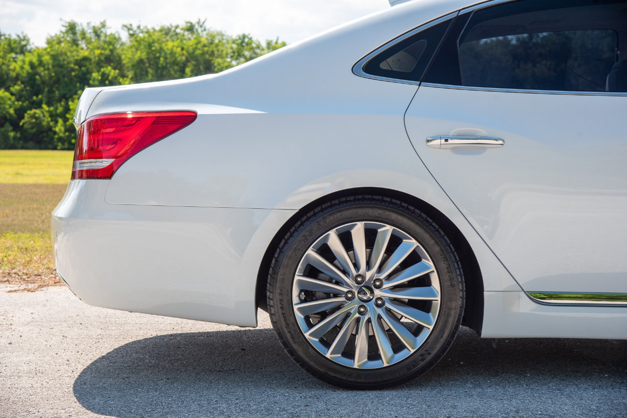 Used 2014 Hyundai Equus Signature image 3