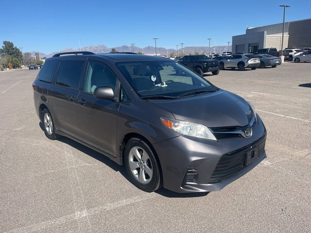 Used 2019 Toyota Sienna LE FWD image 1